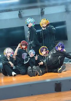 ヤニカス、靴野郎たちに好かれる