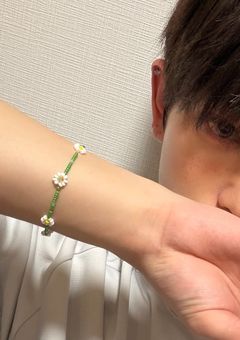 ド ジ っ 仔 の 男 の 子 は 不 良 裙 に 保 護 さ れ 中　。