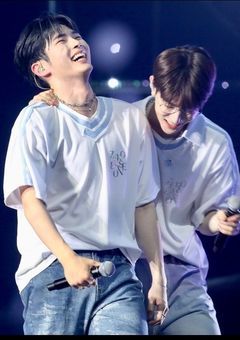 ステージ裏で始まる恋