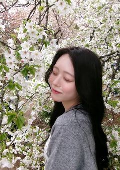 薫る花は凛と咲く