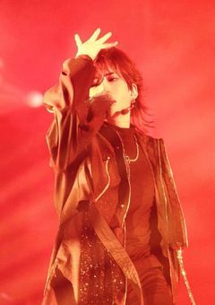 赤く染まった月