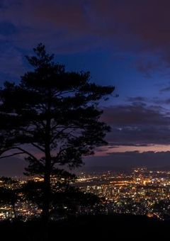 学校一 ノ モテ 男 達 は ､ 地味 陰キャ に 絡ン で 来 枡 。