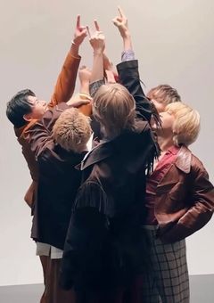 𝘍𝘢𝘭𝘭 𝘪𝘯 𝘓𝘰𝘷𝘦ꕀ♡