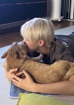 生まれ変わったら推しの愛犬になってました