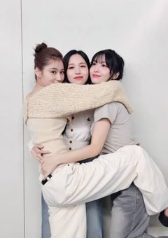 今日も遠くから人気者な彼女たちを見ている。