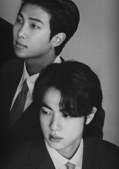 𝐀𝐥𝐨𝐧𝐞 𝐢𝐧 𝐭𝐡𝐢𝐬 𝐰𝐨𝐫𝐥𝐝.