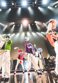 夜を 繋ぐ 星 ＿＿ 。