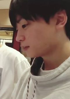 ある学校の幽霊ですが　、　学校の持ち主に愛されました　 ＿＿＿＿🍣🍜