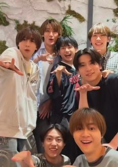 A m B i t i o u s の 紅 一 点