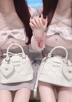 ⠀