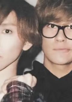 隣の席の美形男子 。