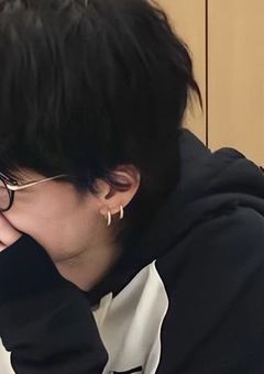 最　年　長　だ　か　ら　.