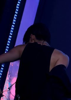 住む世界が違うのに。