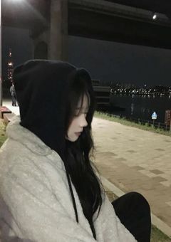 　　隣のアイツ　。