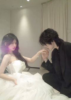 　　𝘐’𝘮 𝘪𝘯𝘵𝘰 𝘺𝘰𝘶　.