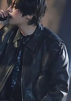 𝘫𝘶𝘴𝘵 𝘢 𝘭𝘪𝘵𝘵𝘭𝘦