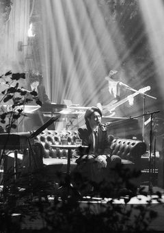 狭い広い世界で＿＿＿ ．