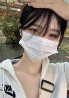 病 弱 女 、 イ ケ メ ン に 囲 ま れ て い ま す 。