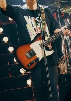 ウザいこいつは、何故か学校で一番モテてます